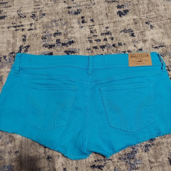 Barely worn shorts - Picture 2 of 2